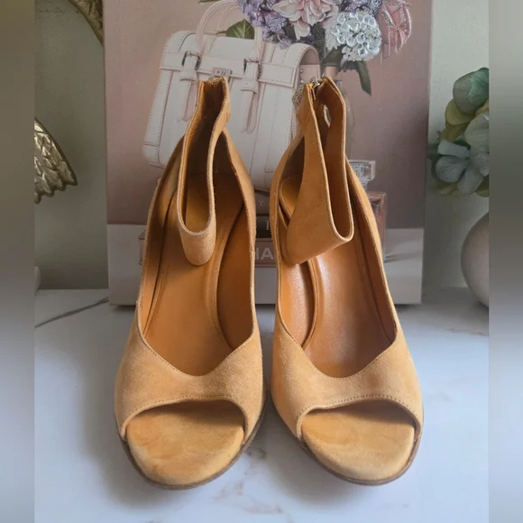 Gucci Bamboo Suede Heels Shoes Women Size 10 B EUC With Box - Picture 9 of 15